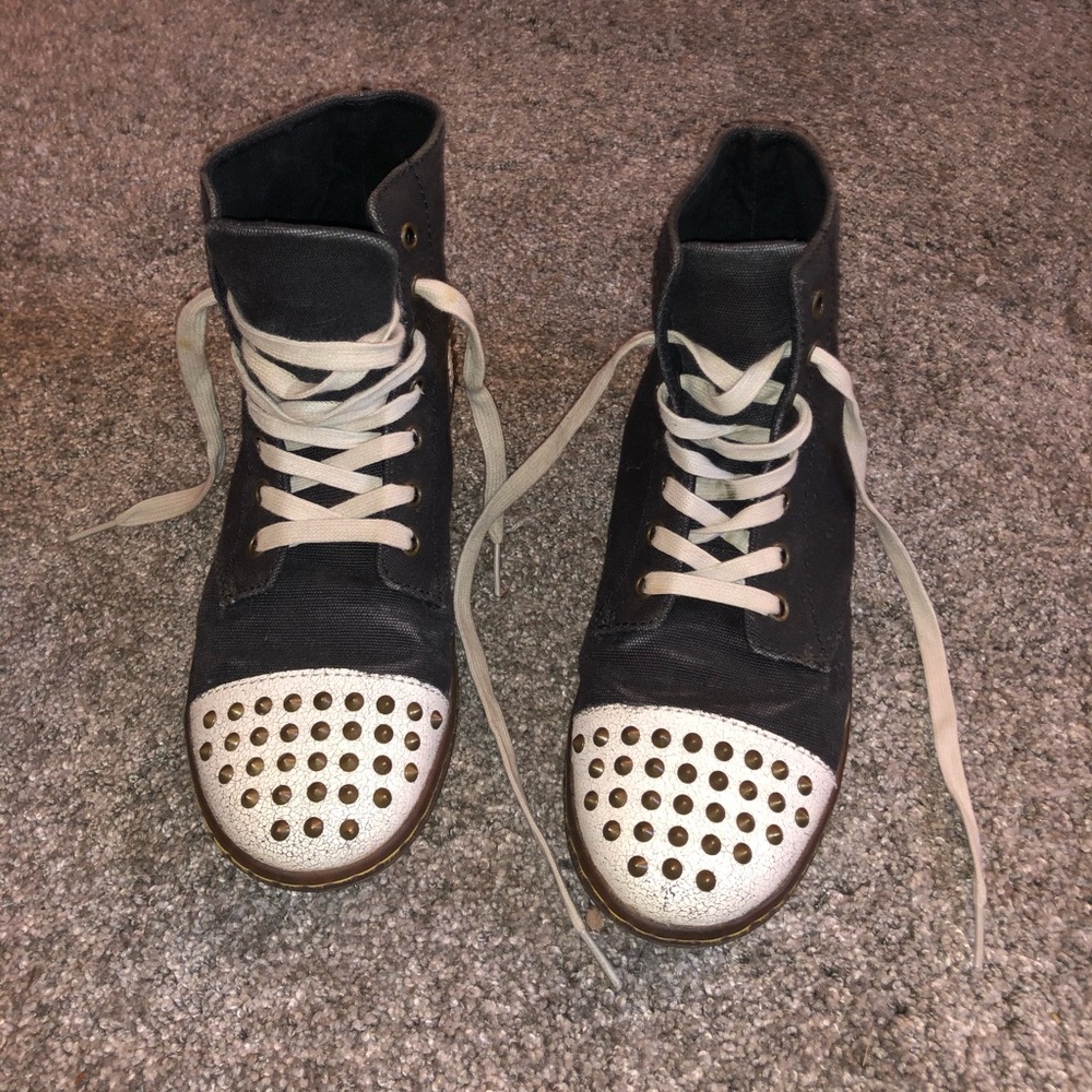 size 9 good condition doc martens